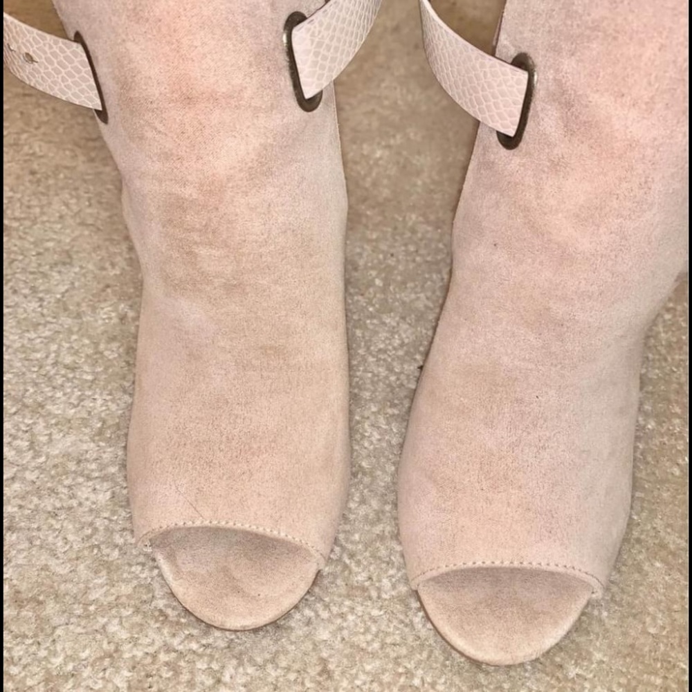 Woman’s Bedazzled shoes